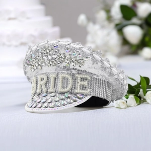 Funkelnder silberner Kapitäns-Hochzeitshut mit Pailletten, Strass und BRIDE-Perlenaufschrift