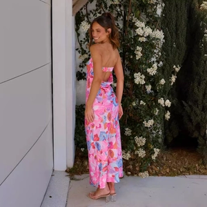 Robe longue d'été bustier moulante avec imprimé floral rose et dos nu à lacets