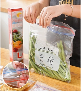 Detail of L-size PE food storage bag showing double-zip seal and writing area with date