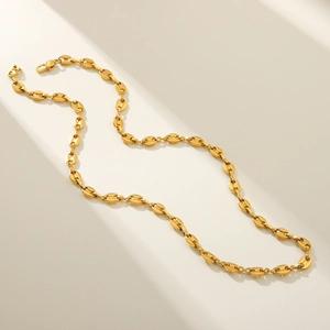 Macro shot of 18K gold plated mariner link necklace with polished pig nose design