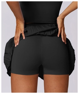 Détail de la jupe plissée noire avec short intérieur anti-exposition pour le sport
