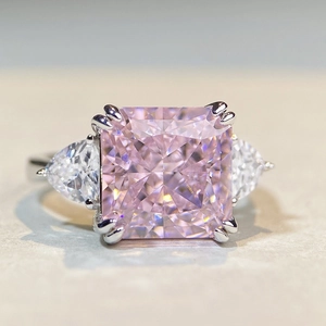 Bague élégante en argent S925 avec pierre rose de 5ct coupe radiant et accents poire
