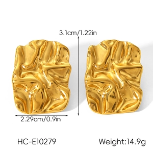 Irregular wrinkled square 18K gold earrings detail with dimensions 3.1cm by 2.29cm