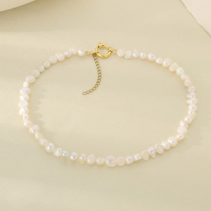 Collana di perle barocche d'acqua dolce con chiusura dorata e perle naturali