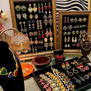 Vintage Baroque jewelry set with gold plating, colorful gemstones and pearls in luxury display