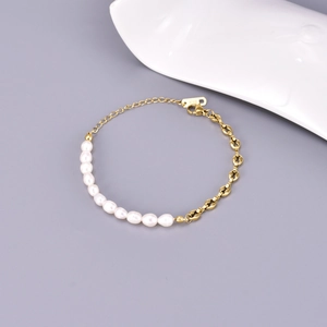Detailed close-up of freshwater pearls and golden pig nose chain with K18 gold hallmark