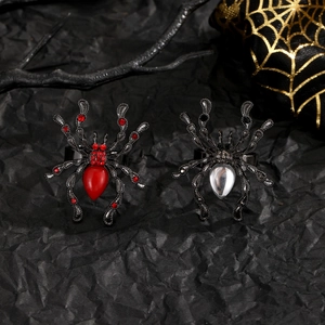 Ensemble de bagues araignée punk gothique avec cristaux rouges et blancs sur fond noir