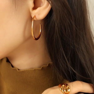 Minimalist gold-plated stainless steel teardrop earrings and chunky ring set for women