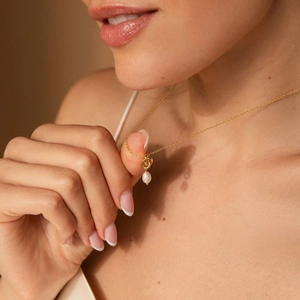 Elegant 18K gold plated necklace with double ring knot and pearl pendant for women