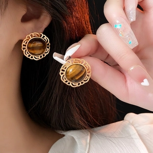 Vintage sunflower tiger eye studs with golden hollow lace in a retro light luxury style