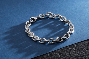 Detailed view of silver stainless steel hollow O-link chain bracelet with lobster clasp