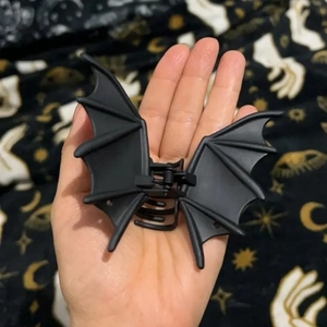 Matte black bat wing hair claw clip for punk gothic Halloween hairstyle accessories