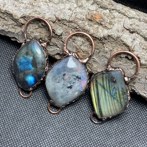 Vintage bronze labradorite stone double ring pendant necklaces on natural tree bark