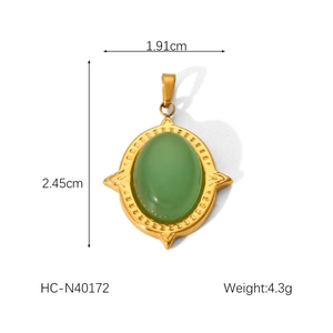 Detailed view of green stone pendant in star shape with dimensions 1.91x2.45cm and 4.3g