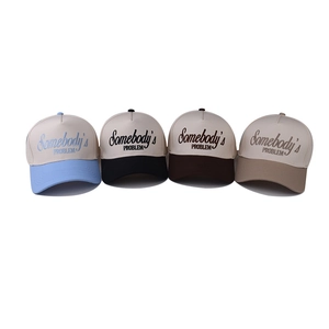 Cappelli trucker in cotone con ricamo Somebody's Problem in quattro colori vintage
