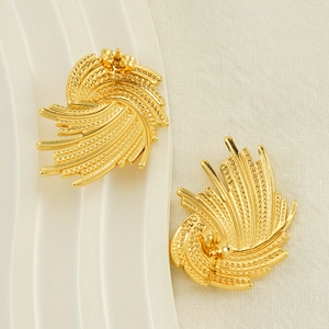 Golden spiral ear studs with relief grain texture and retro fan-shaped woven design