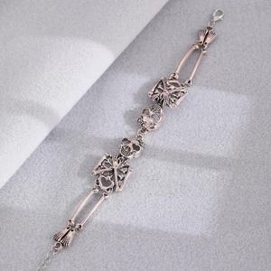 Bracciale punk gotico retrò con teschi e scheletro in finitura argento invecchiato