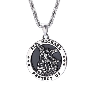 Collier médaille Saint Michel en argent avec gravure de protection et ailes d'ange
