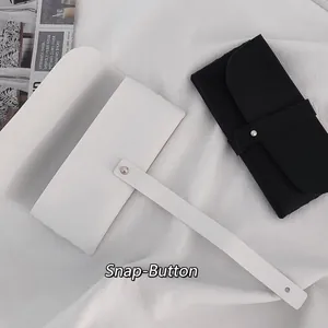 Set di custodie per occhiali in ecopelle morbida con chiusura a scatto in bianco e nero