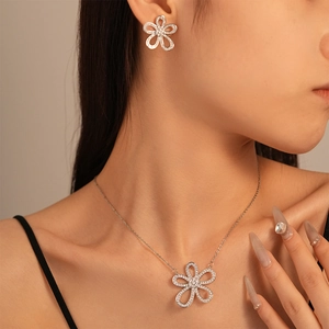 Hollow Flower Pendant Clavicle Necklace Copper Zircon Silver Plated Elegant Commuter Party Jewelry For Women Girls