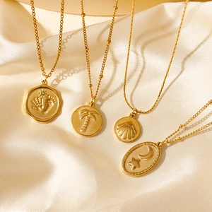 Collane vintage in acciaio placcato oro 18K con ciondoli stella luna e palma