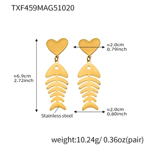 Detailed size and weight view of gold-tone fishbone and heart earrings in stainless steel