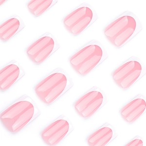 Faux ongles French classiques avec base rose nude et design carré blanc élégant
