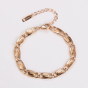 Detail of rose gold paperclip chain bracelet with lobster clasp and 18KGP hallmark tag