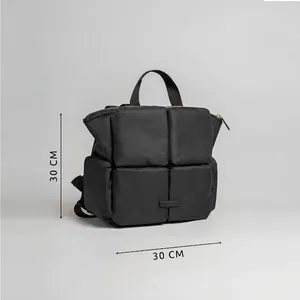 Sac à dos matelassé noir moderne pour femmes avec poignée et bretelles réglables