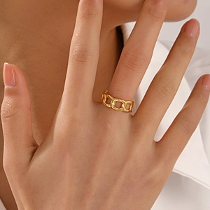 Elegant 18K gold-plated adjustable chain ring in polished stainless steel for women