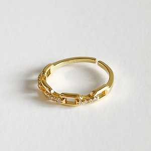 Anello minimalista a catena in argento 925 dorato con accenti in zirconi scintillanti