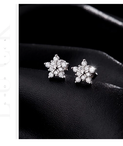 Detailed close-up of s925 silver snowflake stud earrings with D-color moissanite stones