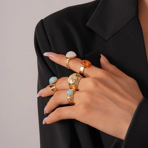 Five-piece vintage gold metal and resin geometric oval open rings set for women