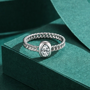S925 silver chain link ring featuring an oval cut cubic zirconia center stone