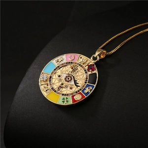 Böhmische Goldhalskette mit Evil Eye Anhänger und Glückssymbolen in buntem Emaille-Finish