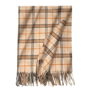 Klassischer karierter Kaschmir-Schal in Beige und Orange mit weichen Fransen