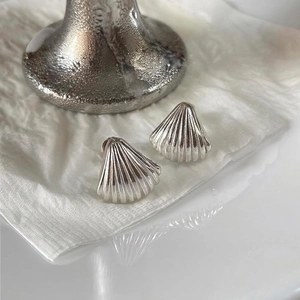Elegant S925 sterling silver shell stud earrings with polished vertical stripe texture