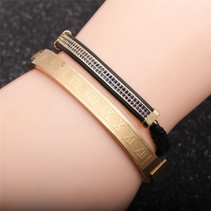 Armreif-Set für Herren aus Titanstahl mit römischen Ziffern und blauem Zirkonia