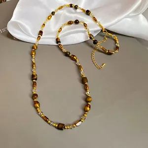 Collier vintage en perles d'oeil de tigre avec fermoir mousqueton doré sur soie