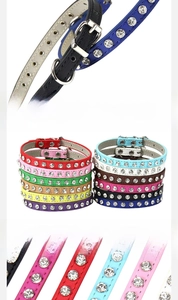 Dettaglio di collari in pelle PU in 12 colori con strass lucidi e fibbia in metallo