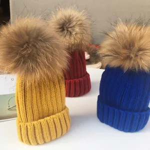 Dicke Strickmütze für Damen mit echtem XXL-Pelzpompon, Set in Gelb, Rot und Blau