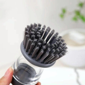 Brosse de cuisine manuelle à poils gris et manche transparent avec réservoir de liquide