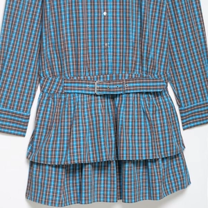 Mini robe à carreaux bleu et marron avec jupe à volants et ceinture assortie élégante