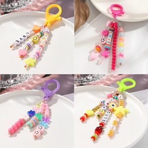 Porte-clés en perles avec breloques cœur et sourire de style coloré et mignon