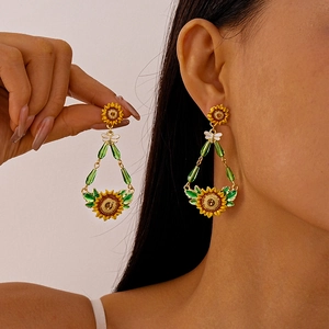 Summer sunflower and bee drop earrings with yellow petals and green beads for women
