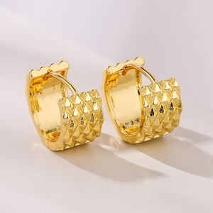 Minimalist gold-plated hoop earrings featuring a vintage rhombic quilted texture design