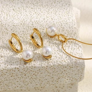 Elegant 18K gold plated stainless steel jewelry set with white pearls and snake chain