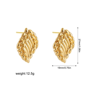 Macro detail of gold woven knot earrings with precise size dimensions in millimeters