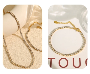 Détail d'un ensemble collier et bracelet tennis dorés avec oxydes de zirconium et fermoir