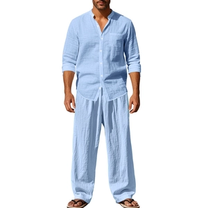 Completo da spiaggia in lino azzurro da uomo con camicia a maniche lunghe e pantaloni larghi